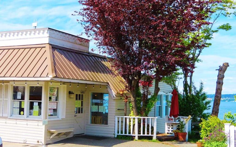 village pizzeria2 768x480