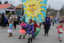 11383073 web1 180411 swr psg whaleparade MED009 1 216x144