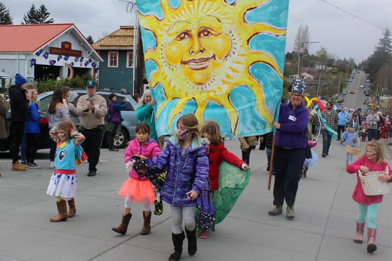 11383073 web1 180411 swr psg whaleparade MED009 1 768x512